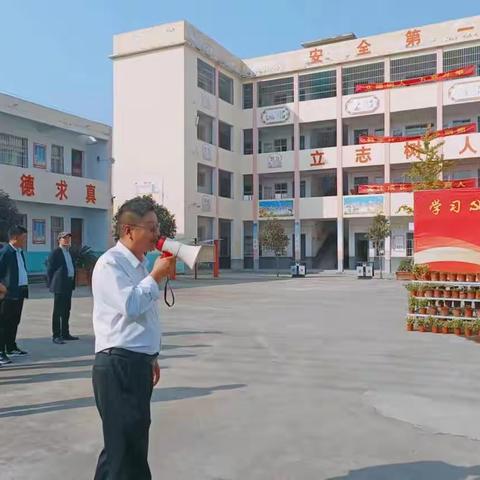 校长大比武  彰显学校风貌