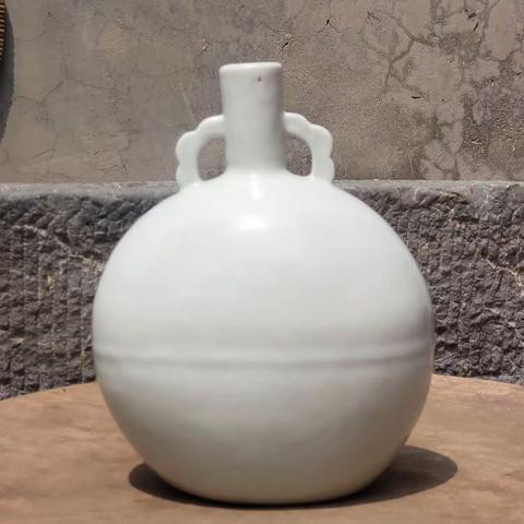 永乐名品一甜白釉抱月瓶