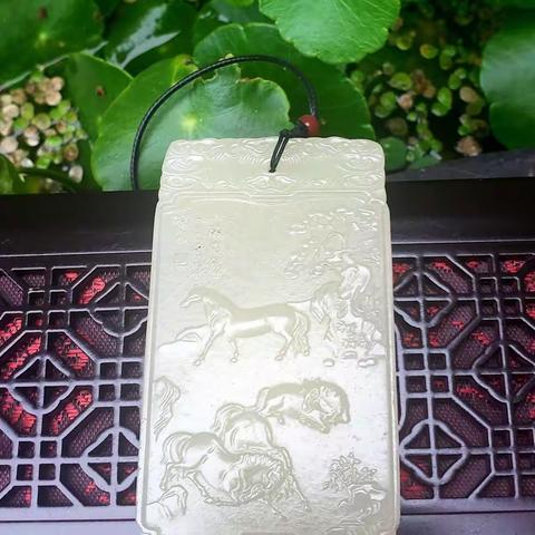 玉雕一八骏吊牌（清中）