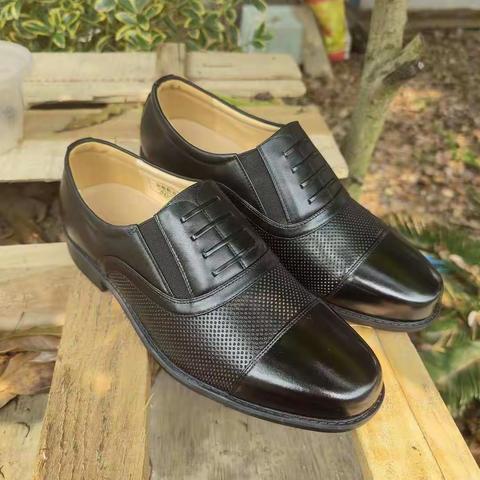 眼镜鞋子和学生需求