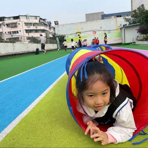 快快的蜗牛🐌                                              目标：锻炼幼儿身体协调。提高幼儿感统能力