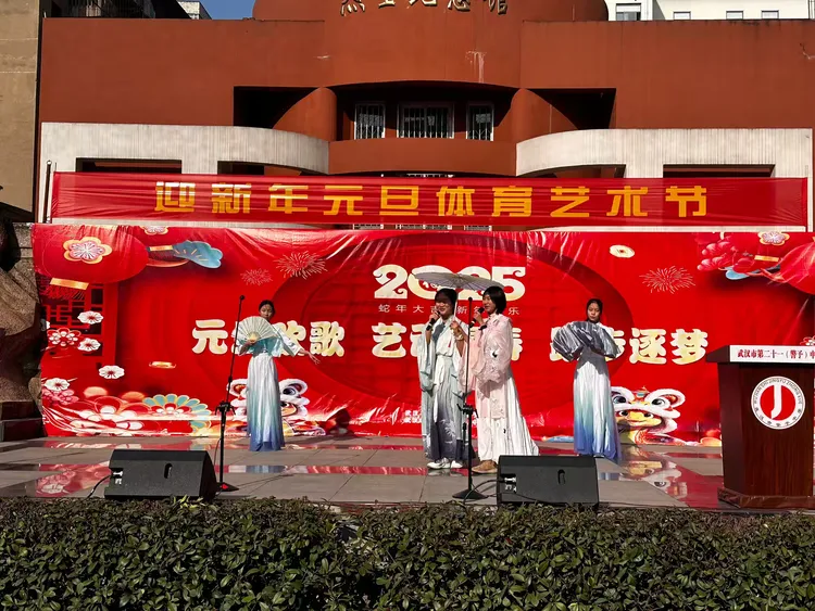 中学师生弹唱《海阔天空》老师:彭
