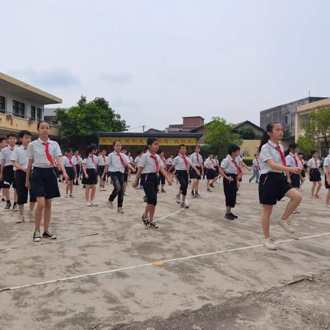 “喜迎二十大、永远跟党走、奋进新征程”——石南镇新村小学赛点大课间活动比赛