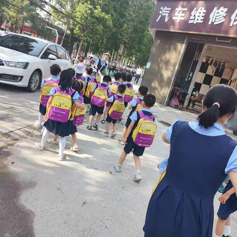 走进小学，感悟成长–幼小衔接，向阳幼儿园在行动