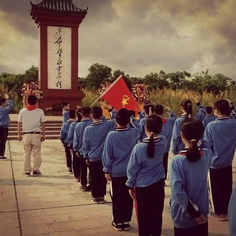 缅怀革命先烈    传承红色思想——新洲镇中心小学祭奠革命英烈士活动剪影