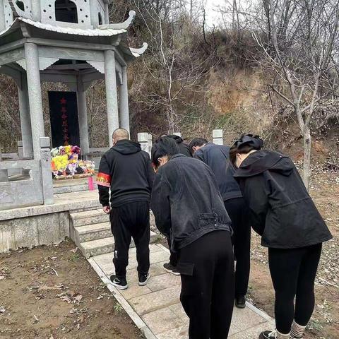 北大掌支村两委祭祀烈士