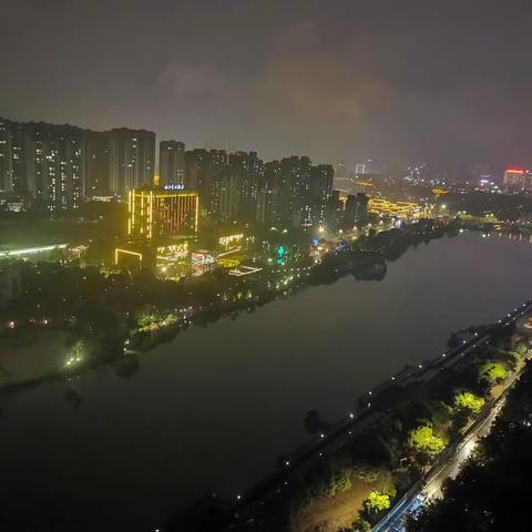 眉山东坡区湖滨1号临湖小区楼王，产权面积172平方，售价172.8万，送超大观景阳台13990311868