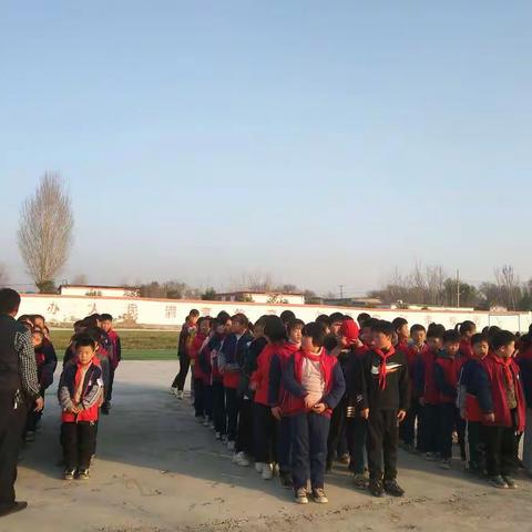 凝心聚力，勇敢前行-拔河比赛