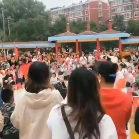 迎中秋，庆国庆幼儿园主题系列活动幼儿手工、作画、红歌——《祖国妈妈我爱你》