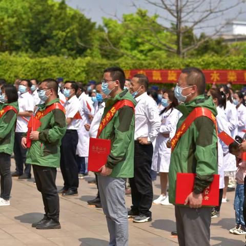 建水古城迎接援鄂英雄凯旋