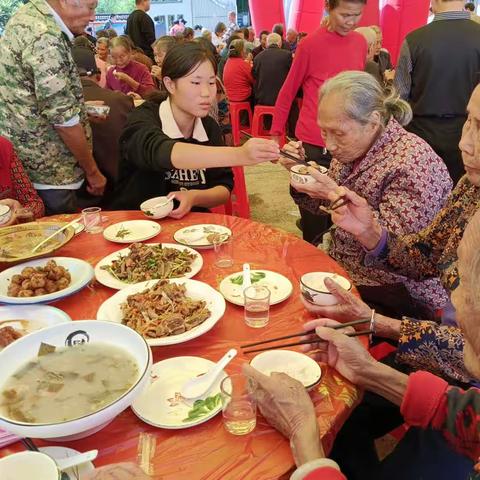 湖江镇松树村举办“九九重阳节浓浓敬老情”活动