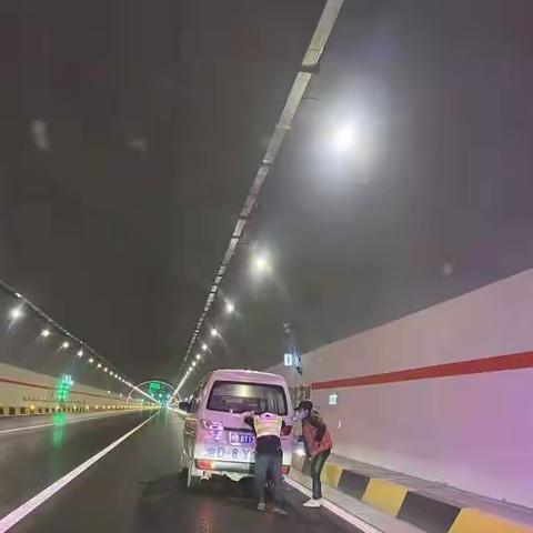 【宝鸡高交大队】网络大V发视频   点赞高速交警为民服务