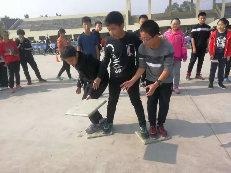 搭桥过河