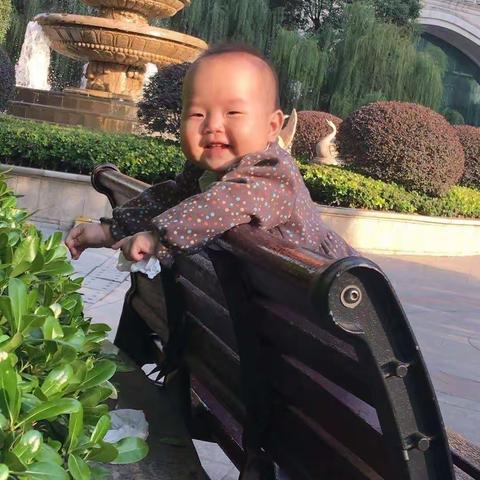姥爷姥姥和芽芽的开心时光