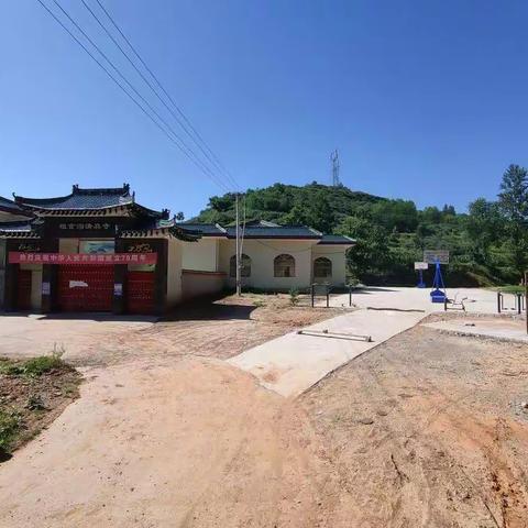 东华镇粮食沟清真寺举行升国旗仪式