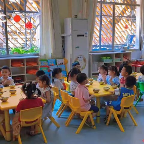 “小太阳幼儿园朵一班第五周精彩回顾”
