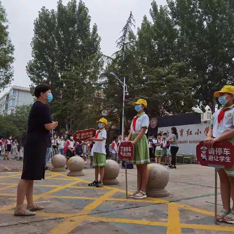 “亲子护学，以爱育爱”