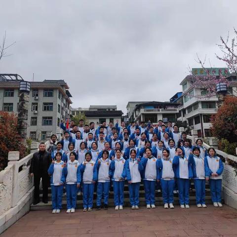 思南县初级中学研学旅行路线印江-木黄-棉花山-苗王城。“探索红色圣地，学习先辈精神”