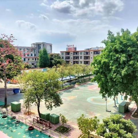 2022年秋小2班第16幼儿活动相片