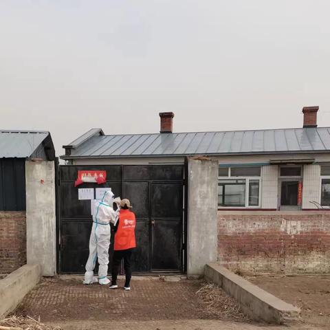 《疫情在前，责任在肩，爱在眼间》