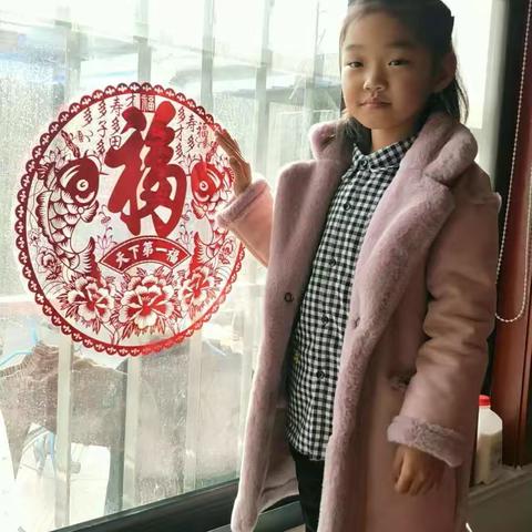 油田十七中学一六班徐子瑜新年到，新年到，看我来装饰一下我的家，高高兴兴迎新年