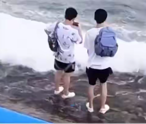 两名外地学生，大浪卷入海中