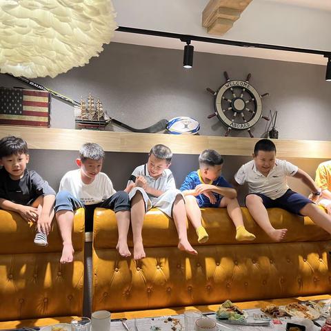 国潮八班 一年级毕业啦