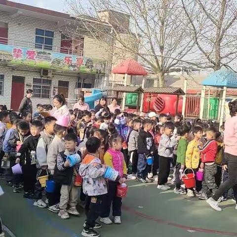 米河镇东竹园村语欣幼儿园植树节主题活动