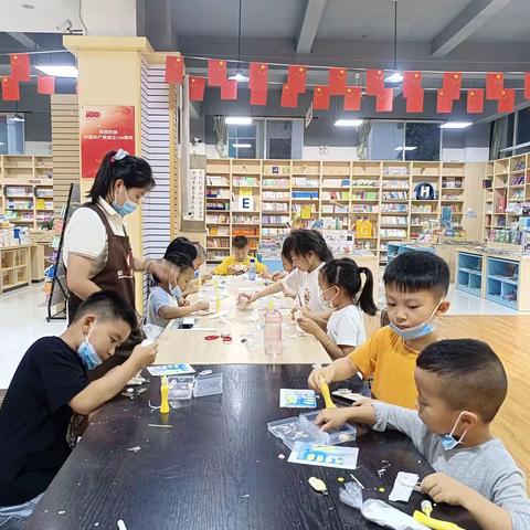 云南新华书店盈江书城 品阅伴你童行 故事会+手工活动