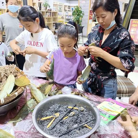 云南新华书店盈江书城 品阅伴你童行 端午特别策划 故事会+包粽子