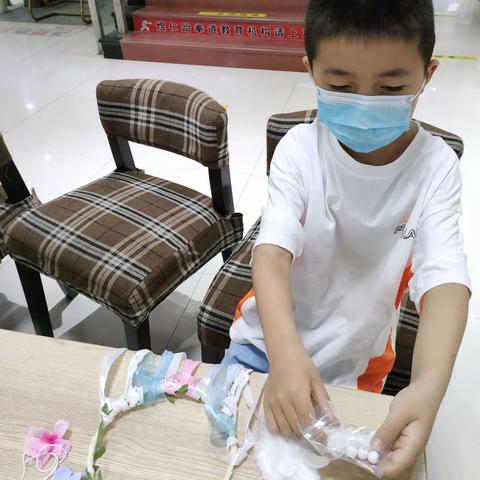 云南新华书店盈江书城 品阅伴你童行 故事会+手工活动