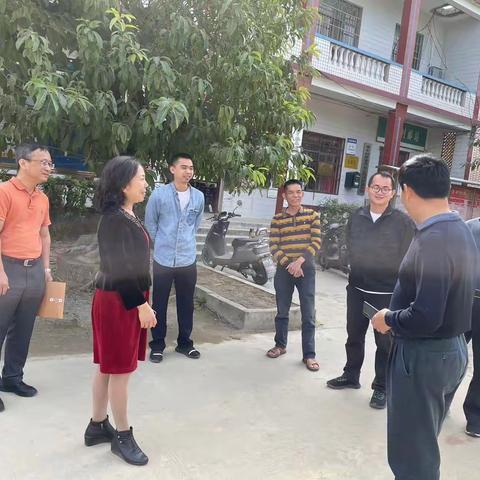 海口市综合行政执法局龙华分局领导慰问下派驻村工作队队员