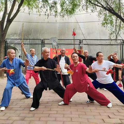 欢聚一堂 为86岁刘立才师傅庆祝生日