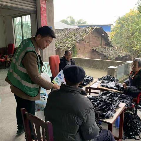 持续开展垃圾分类“敲门行动”