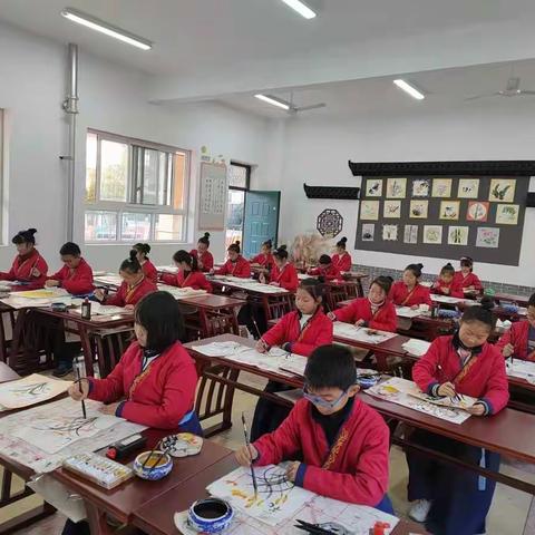 妙笔生花流溢彩，笔墨飘香满校园。