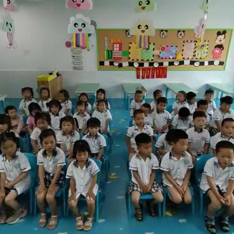 2021年晨光幼儿园上学期中二班期末汇报活动