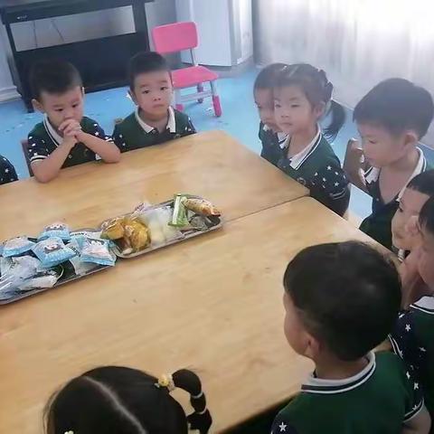 悠贝幼儿园中B班分享活动《零食分享会》