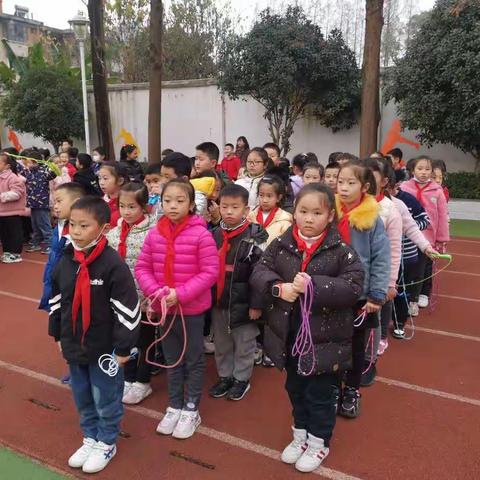 放飞梦想，“绳”采飞扬------汉师附小二（2）班开展跳绳比赛活动