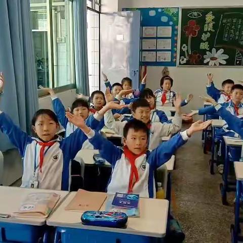 亲爱的爸爸妈妈，谢谢您陪我长大！