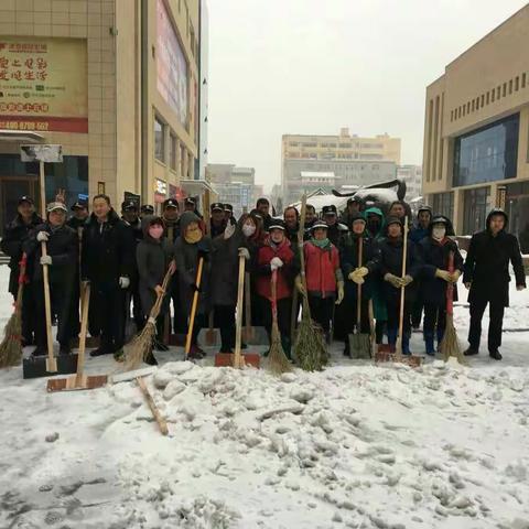 诚悦物业人守护着西街大都汇的雪冬