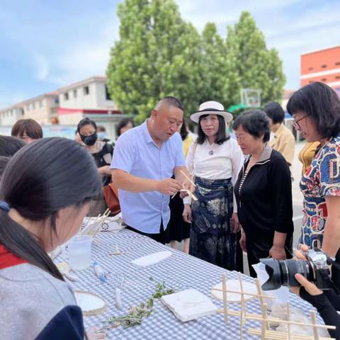 关爱学生幸福成长·协同育人篇| 药香沁人  劳动育人---黄粱梦教育集团袁庄校区中草药进校园活动