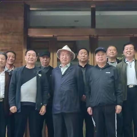 卧龙峡上关山情战友喜迎二十大聚会白河滩途湿地公园