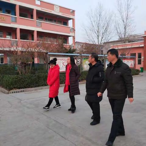 课后服务暖人心——教体局杨局长到城关镇城东小学调研课后服务工作