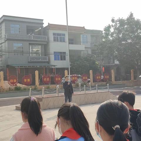 向雷锋学习，树校园新风