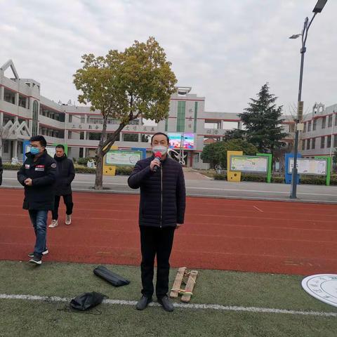 增强体质、 凝心聚力，构建和谐校园——车逻小学工会精心组织教职员工阳光体育趣味运动会