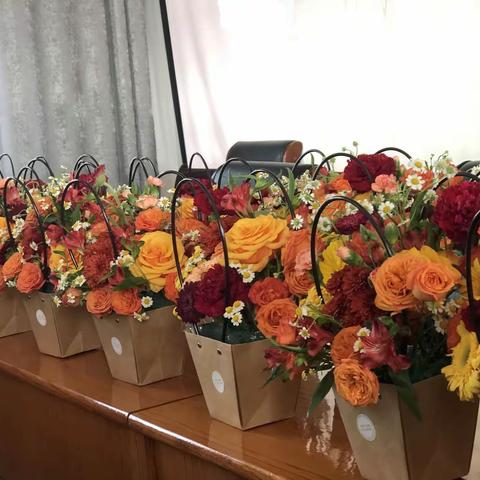 插花品香抒情怀