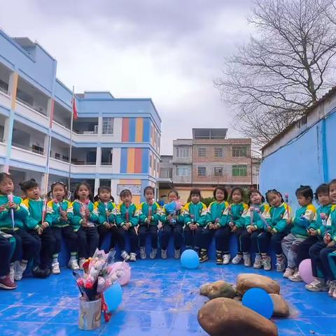 南宁市武鸣区两江镇雷江小学附设幼儿园“感恩三八节.唱响祝福”主题活动