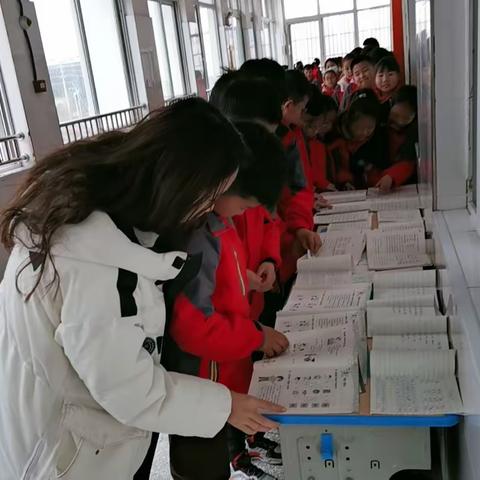 优秀作业展风采，不负春意向未来   ———丰县人民路小学文博校区四年级组优秀作业展