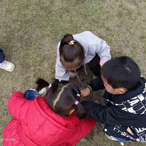 资兴市幼儿园雨露二班戏水区——《孩子们玩出的花样》