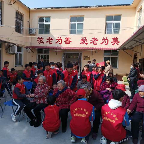 暖心三月学雷锋                                               任中志愿服务进社区